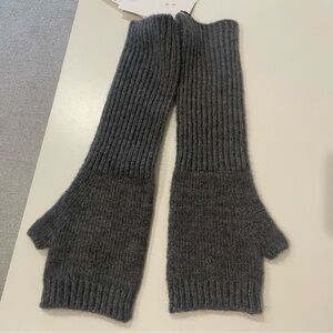 ZARA Gray Knit Mittens
